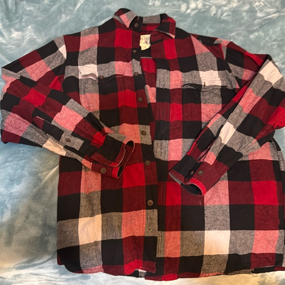 Red Head flannel tops size Medium. Great color!